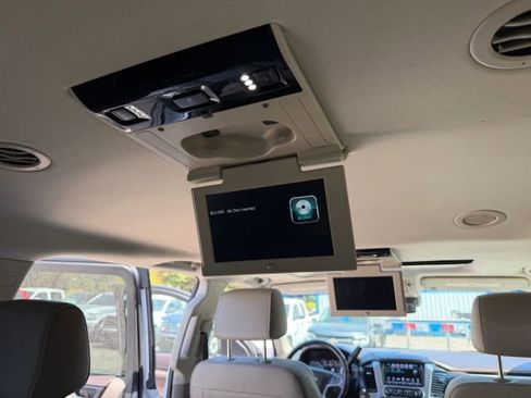 Used 2018 Chevrolet Suburban Premier image 17