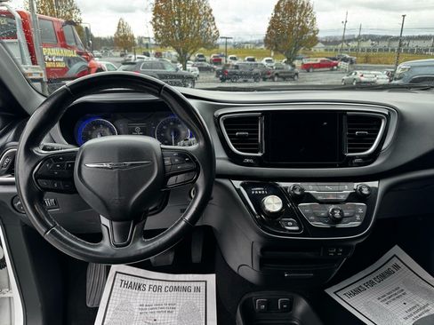 Used 2018 Chrysler Pacifica Touring Plus w/ S Appearance Package FWD image 13