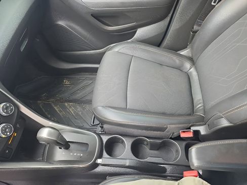 Used 2019 Chevrolet Trax LT w/ LT Convenience Package image 23