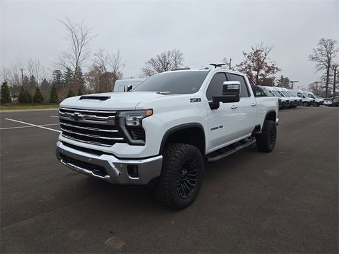 Used 2025 Chevrolet Silverado 2500 LTZ w/ LTZ Plus Package image 7