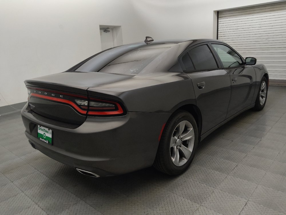 Used 2016 Dodge Charger SXT RWD image 9