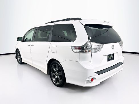 Used 2015 Toyota Sienna SE FWD image 5