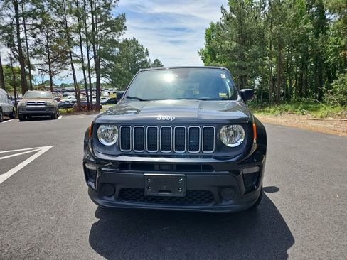 Used 2023 Jeep Renegade Latitude AWD/4WD image 2