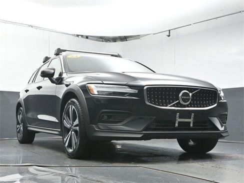 Used 2023 Volvo V60 B5 Cross Country Plus w/ Climate Package AWD/4WD image 33