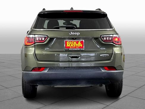 Used 2018 Jeep Compass Latitude w/ Popular Equipment Group FWD image 5