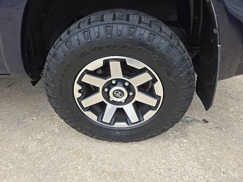 Used 2020 Toyota 4Runner TRD Off-Road Premium w/ Moonroof Package AWD/4WD image 23