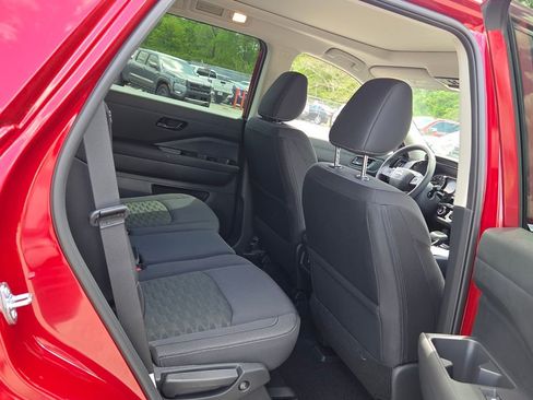 New 2026 Nissan Pathfinder SV image 12