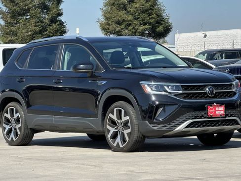 Used 2023 Volkswagen Taos SEL image 10