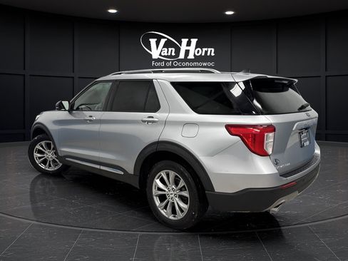 Used 2023 Ford Explorer Limited AWD/4WD image 3