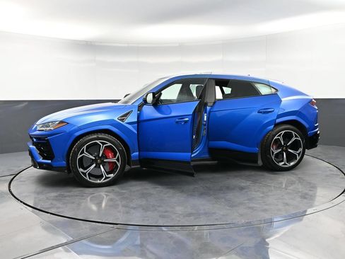 Used 2022 Lamborghini Urus AWD/4WD image 42