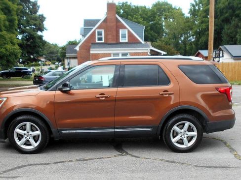 Used 2017 Ford Explorer XLT w/ Equipment Group 201A AWD/4WD image 1