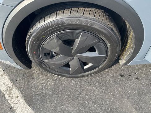 Used 2023 Toyota Prius LE image 21