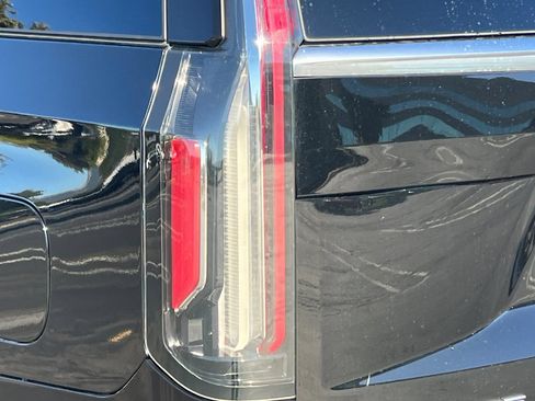 Used 2021 Cadillac Escalade Premium Luxury Platinum AWD/4WD image 52