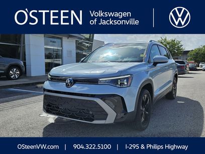 New 2025 Volkswagen Taos SE w/ Black Wheel Package