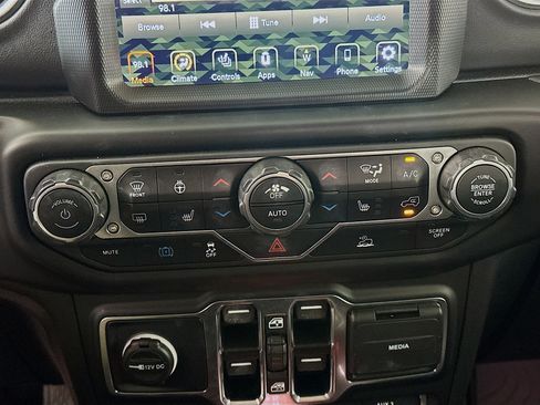 Used 2023 Jeep Wrangler Sahara w/ Cold Weather Group AWD/4WD image 24