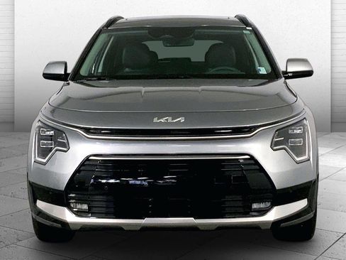 Certified 2025 Kia Niro SX Touring FWD image 2