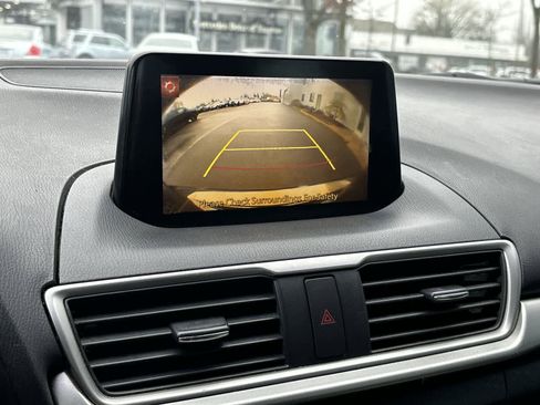 Used 2018 MAZDA MAZDA3 Touring image 15