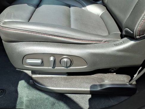 Used 2023 Chevrolet Traverse RS FWD image 36