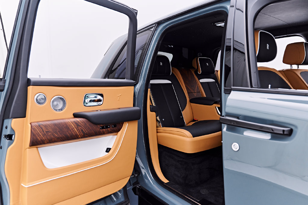 Used 2025 Rolls-Royce Cullinan AWD/4WD image 41