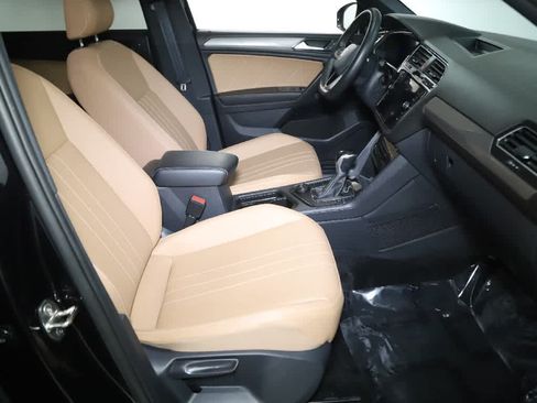 Used 2023 Volkswagen Tiguan SE AWD/4WD image 34