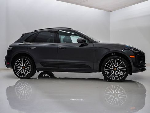 Certified 2026 Porsche Macan AWD/4WD image 9