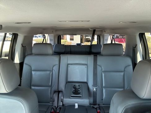 Used 2018 Chevrolet Suburban LT image 28
