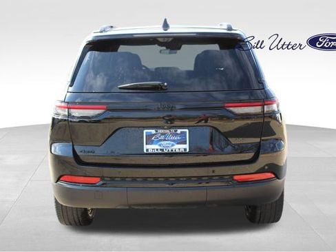 Used 2023 Jeep Grand Cherokee Limited w/ Luxury Tech Group II image 6