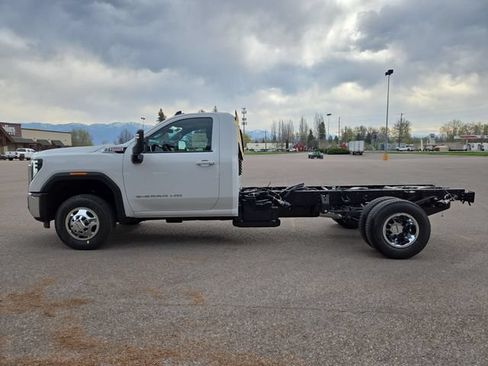 New 2026 GMC Sierra 3500 SLE w/ SLE Convenience Package AWD/4WD image 8