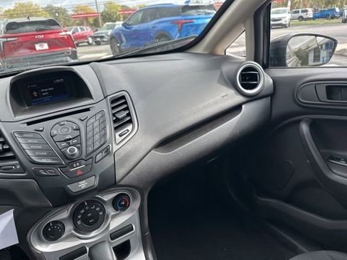 Used 2019 Ford Fiesta SE image 12