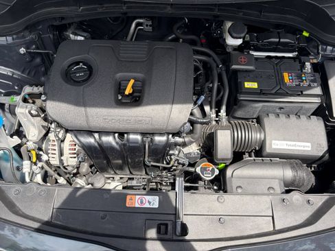 Used 2025 Kia Soul LX w/ LX Technology Package FWD image 30