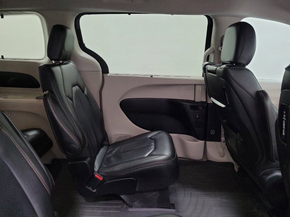 Used 2017 Chrysler Pacifica Touring-L Plus FWD image 19