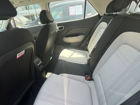 Used 2025 Hyundai Venue SEL FWD image 5