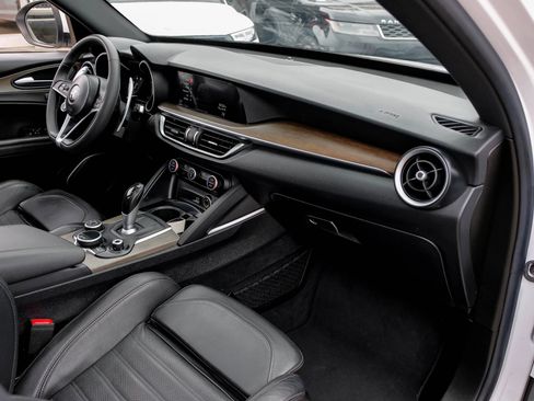 Used 2018 Alfa Romeo Stelvio Ti Sport image 19