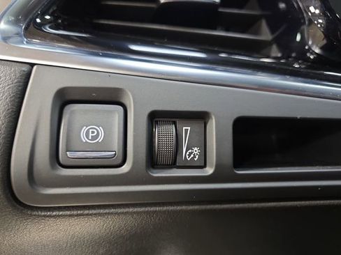 Used 2025 Cadillac XT6 Luxury image 29