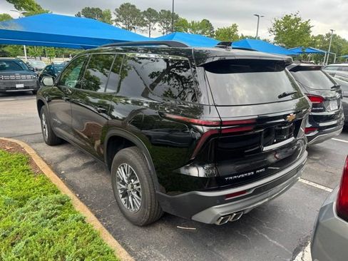 Used 2024 Chevrolet Traverse LT AWD/4WD image 8