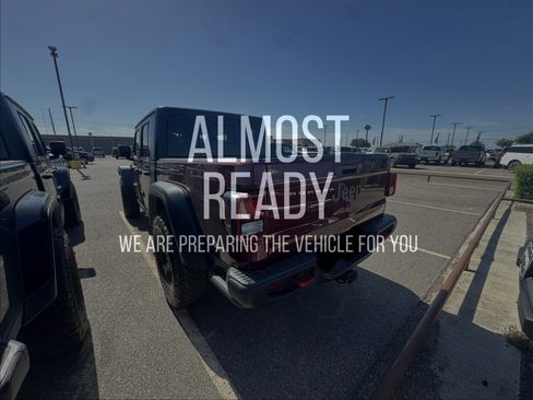 Used 2022 Jeep Gladiator Rubicon w/ Trailer Tow Package AWD/4WD image 3