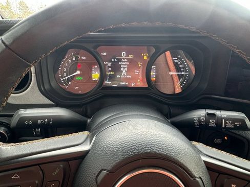 Used 2024 Jeep Wrangler Unlimited w/ Convenience Group AWD/4WD image 14