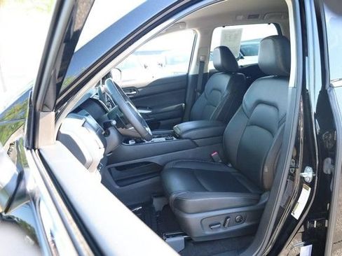 Certified 2025 Nissan Pathfinder SL w/ Cargo Package AWD/4WD image 10