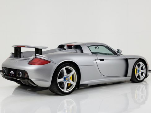 Used 2004 Porsche Carrera GT RWD image 3