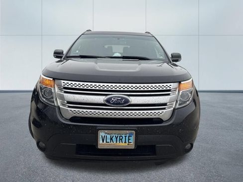 Used 2014 Ford Explorer XLT w/ Equipment Group 202A AWD/4WD image 2