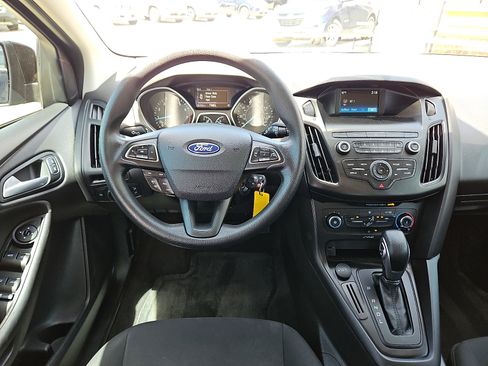 Used 2018 Ford Focus SE FWD image 7