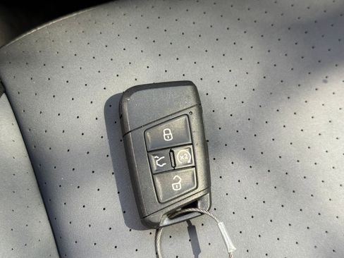 Used 2025 Volkswagen Jetta SE image 18