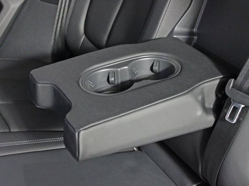 Certified 2025 Porsche Macan image 33