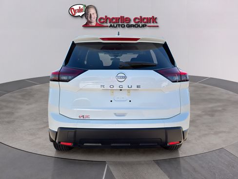 Used 2026 Nissan Rogue S FWD image 11