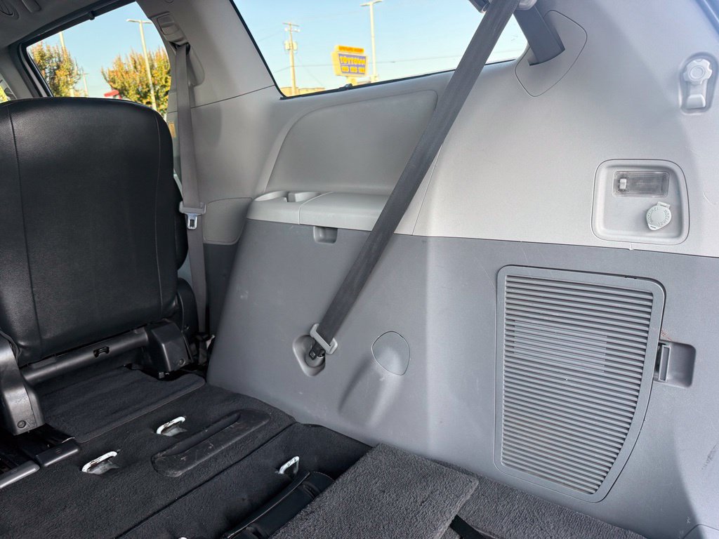Used 2011 Toyota Sienna SE w/ Preferred Pkg FWD image 22