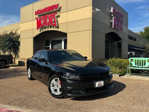 Used 2018 Dodge Charger SXT RWD image 1