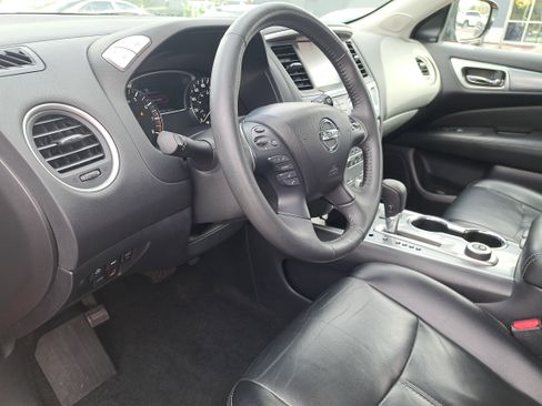 Used 2017 Nissan Pathfinder SL w/ SL Tech Package image 18