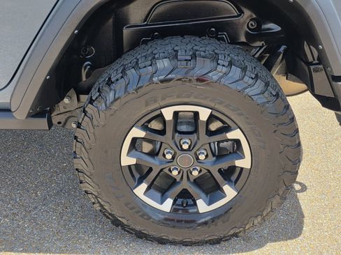 Used 2025 Jeep Wrangler Unlimited Rubicon AWD/4WD image 25
