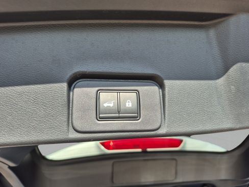 Certified 2021 Nissan Rogue SV w/ Premium Package FWD image 12