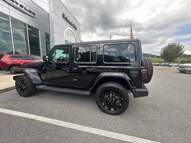 Used 2025 Jeep Wrangler Unlimited Sahara AWD/4WD image 37